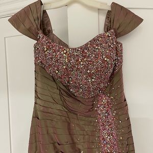 Custom-made even dress worn one time for one event. Great quality.